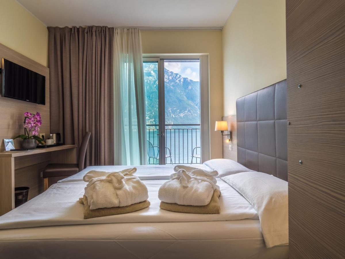 Doppelzimmer mit Balkon und Seeblick