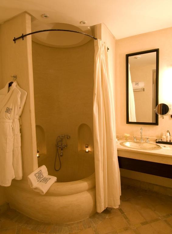 Luxe Kamer met Zijdelings Uitzicht op Zee