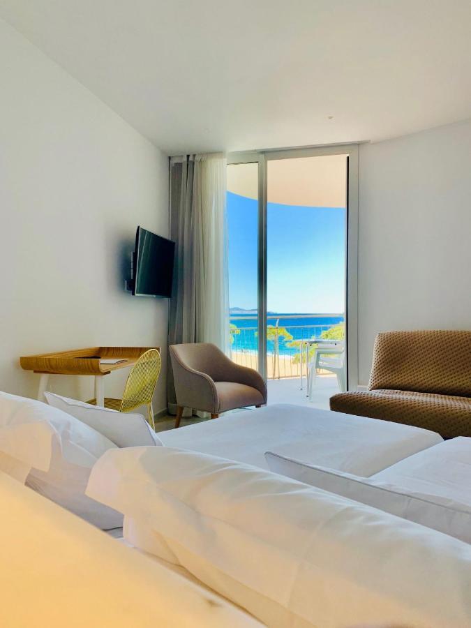 Chambre Double avec Balcon - Vue Latérale sur Mer