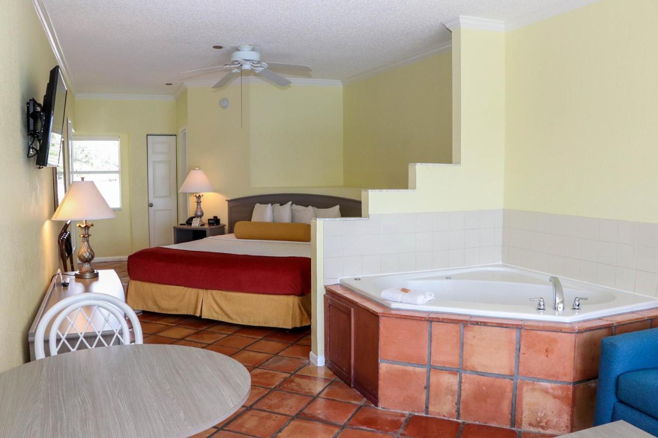 Deluxe King Suite