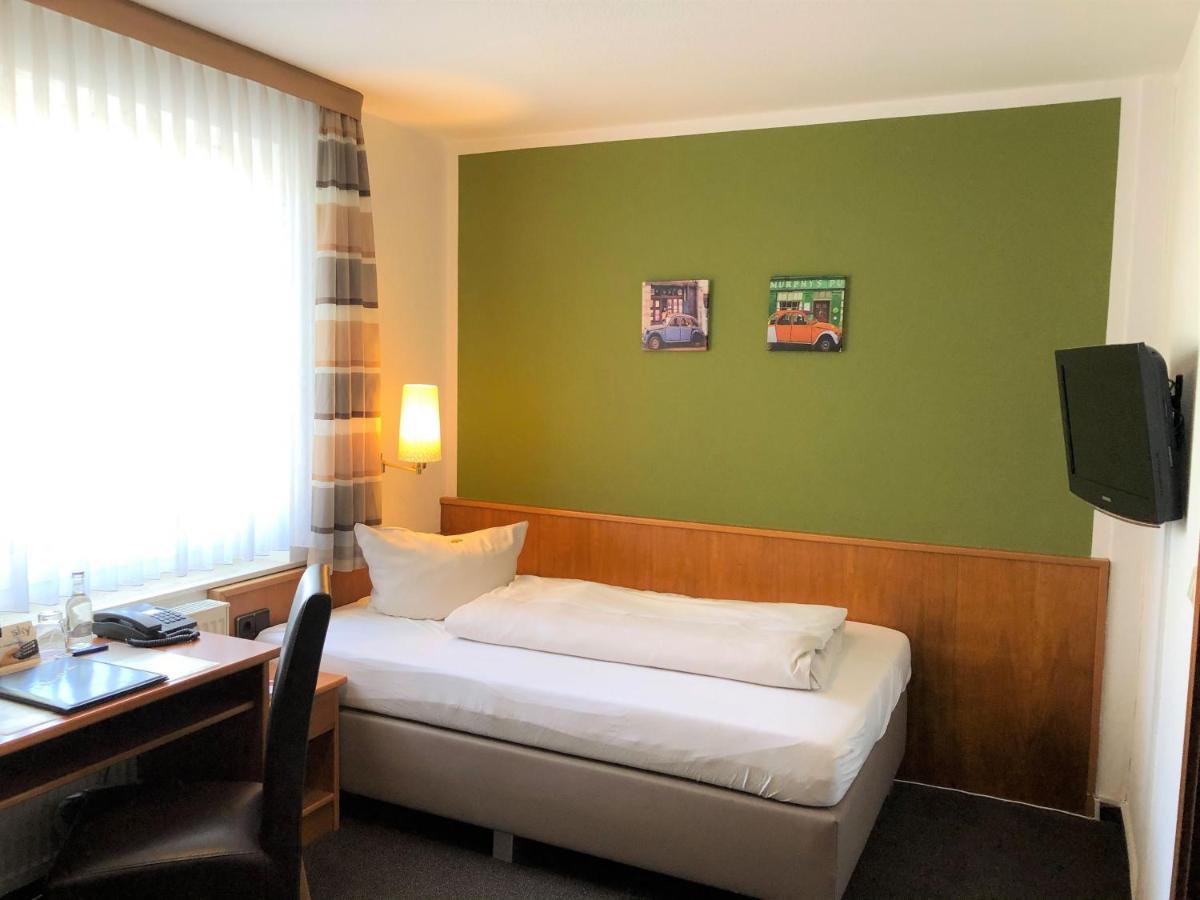 Large Single Room,991014331:JPEG