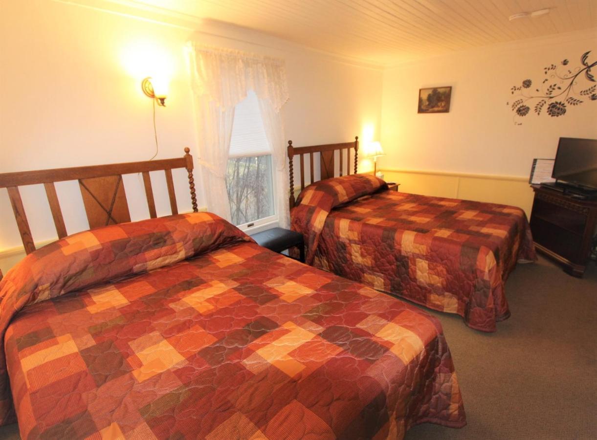 Standard room with 2 Queen Beds, Room #4 (NO Pets)