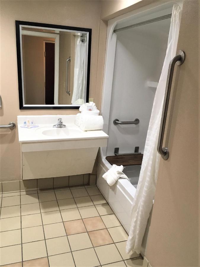 King Room - Accessible/Non-Smoking