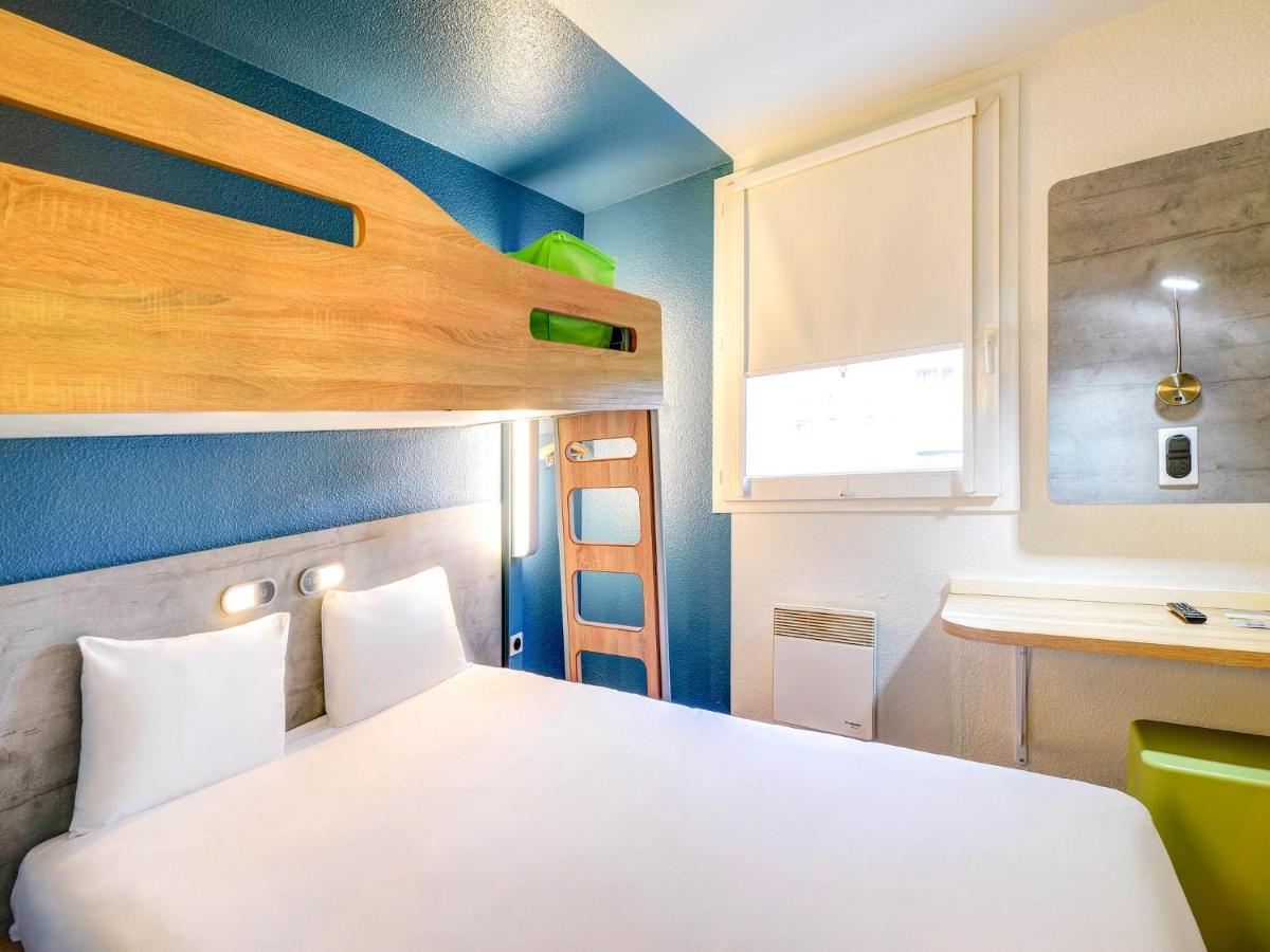 Room with One Queen Bed and One Bunk Bed,1124454726:JPEG