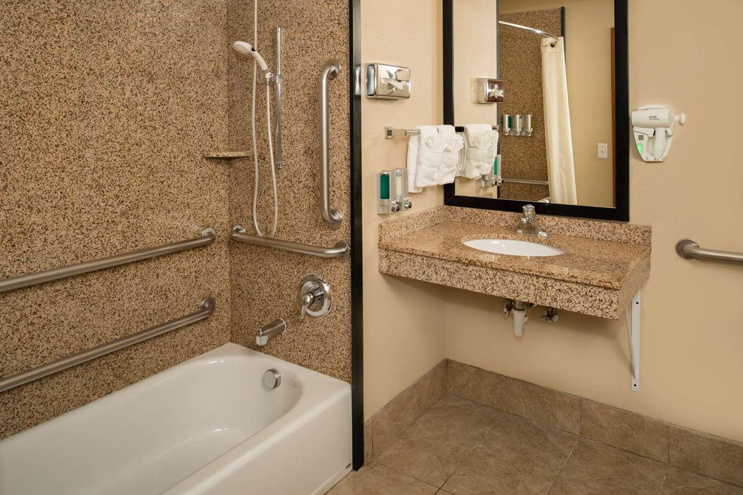 Queen Room with Two Queen Beds and Mobility Accessible Bathtub