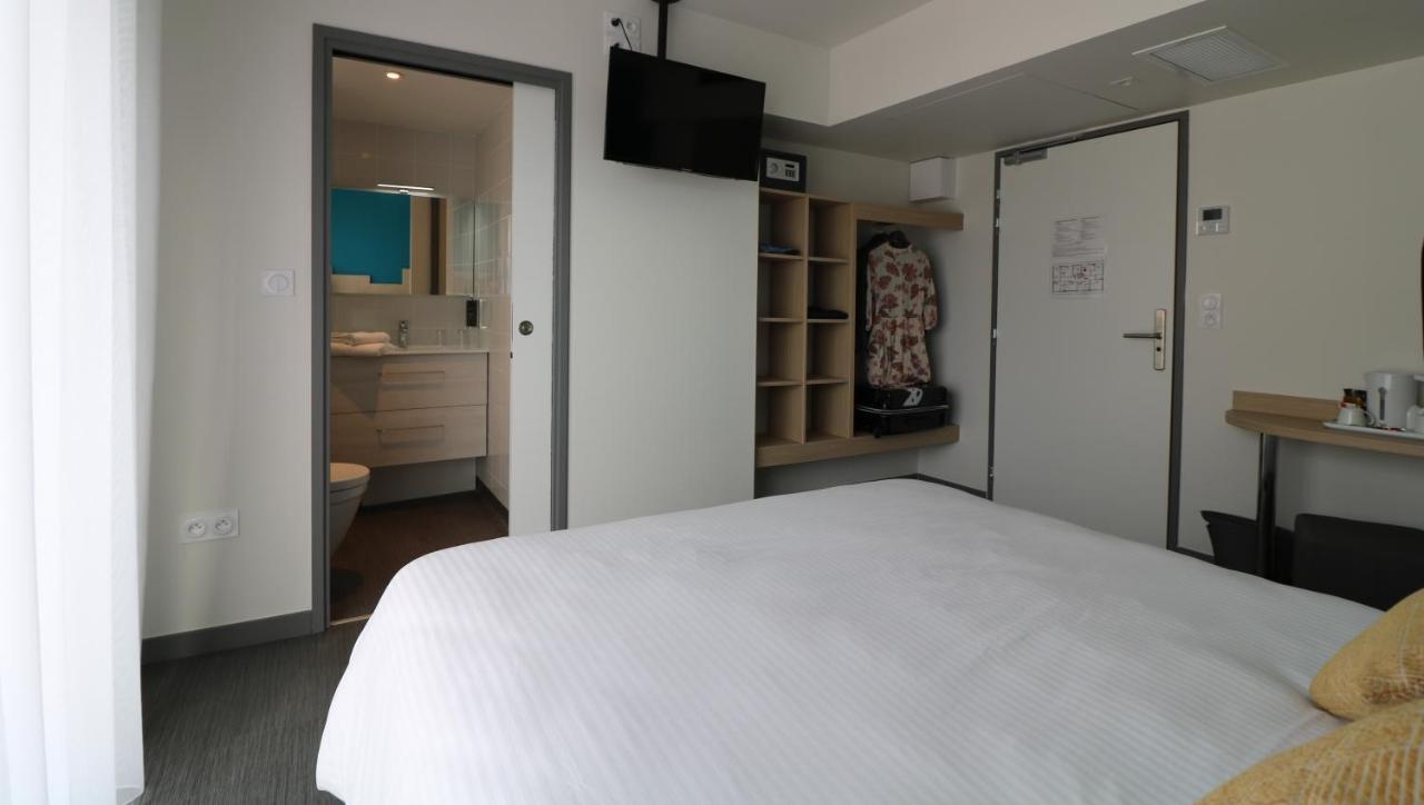 Superior Queen Room with Balcony - Higher Floor/Non-Smoking