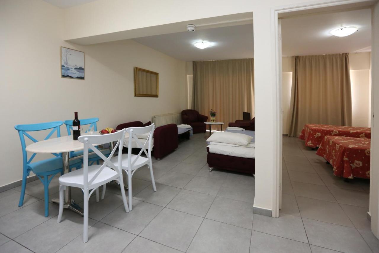 One-Bedroom Apartment (4 Adults)