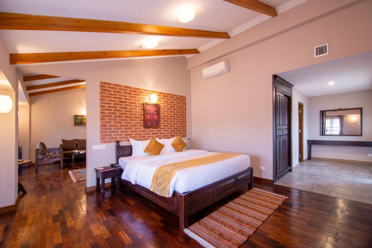 King Suite with Pool View