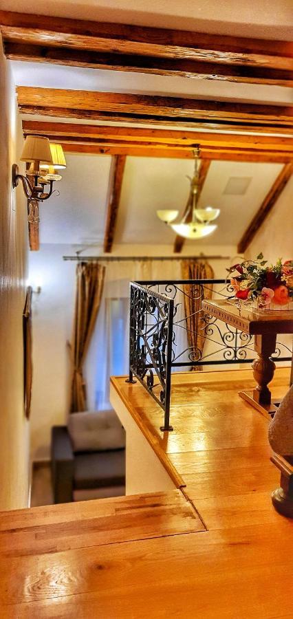 Familienzimmer mit Doppelbett und Loft