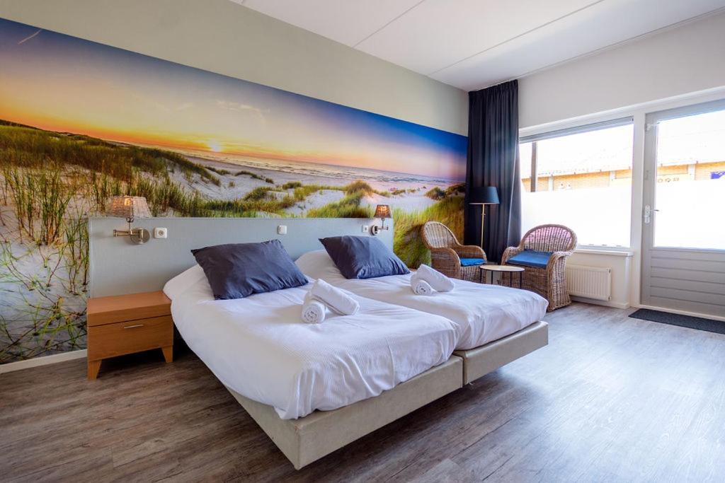 Tweepersoonskamer met 2 Aparte Bedden en Eigen Badkamer