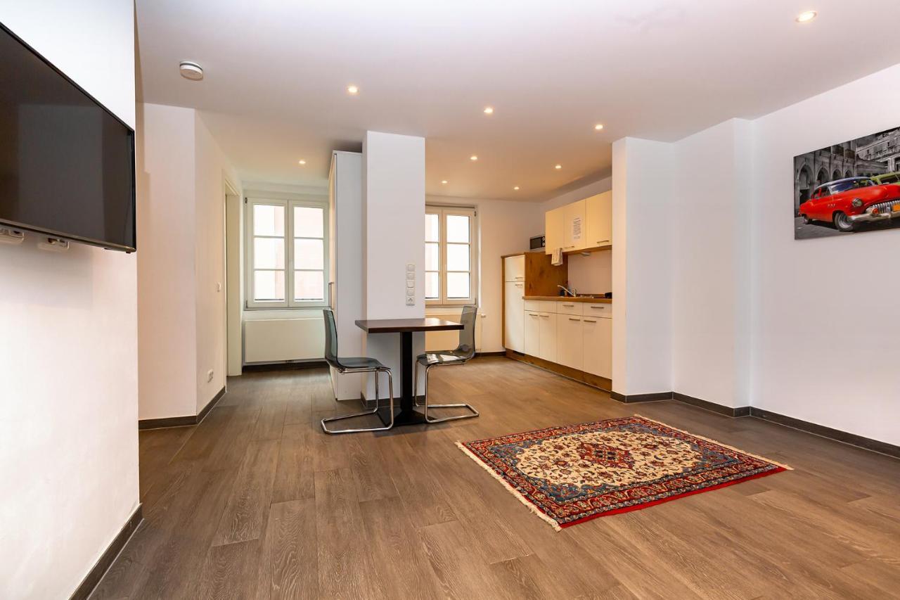 Deluxe One-Bedroom Apartment