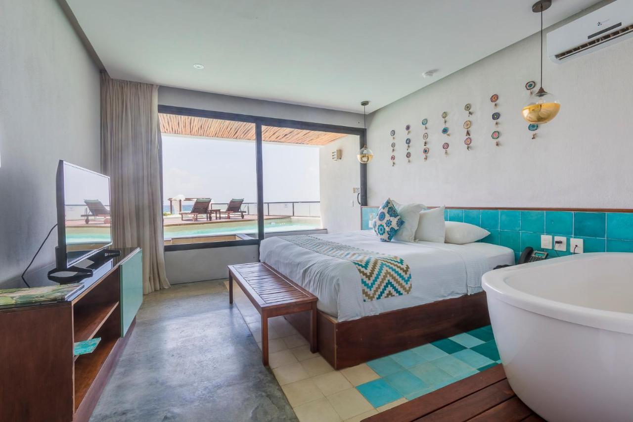 Honeymoon Suite Ocean Front Plunge Pool