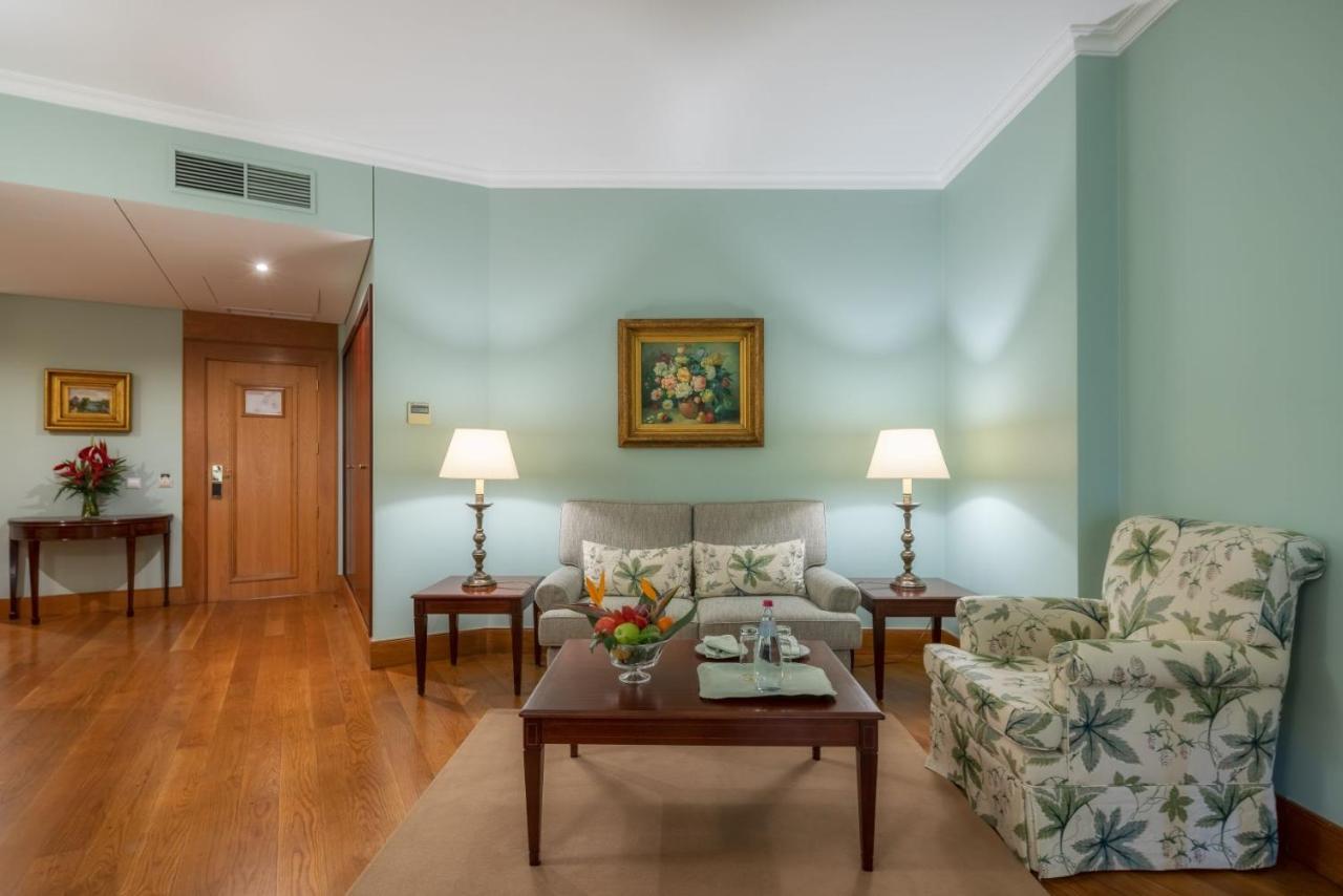 Botanical Premium Suite