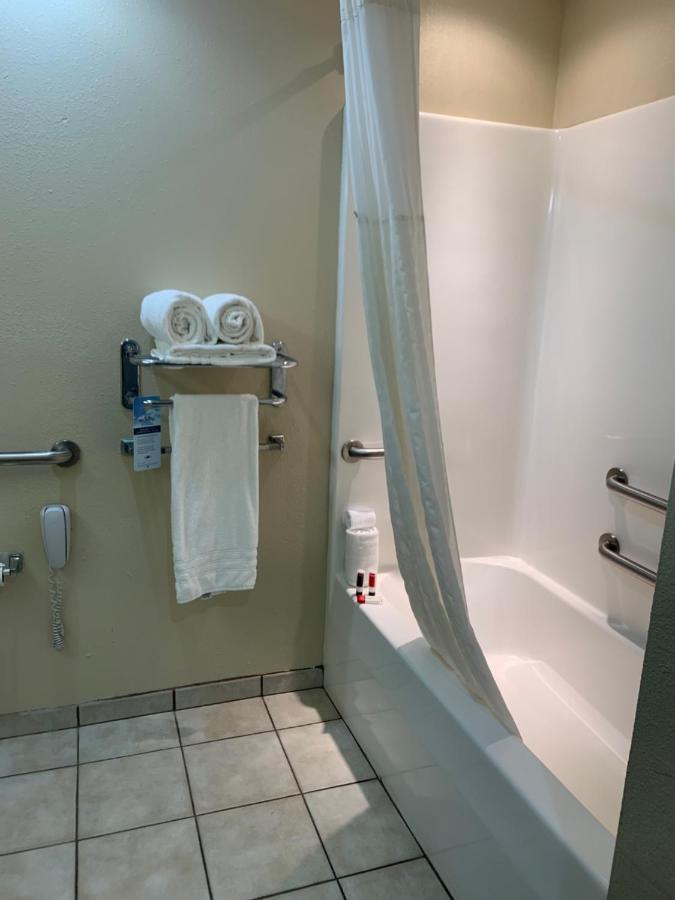 Queen Room - Disability Access/Non-Smoking