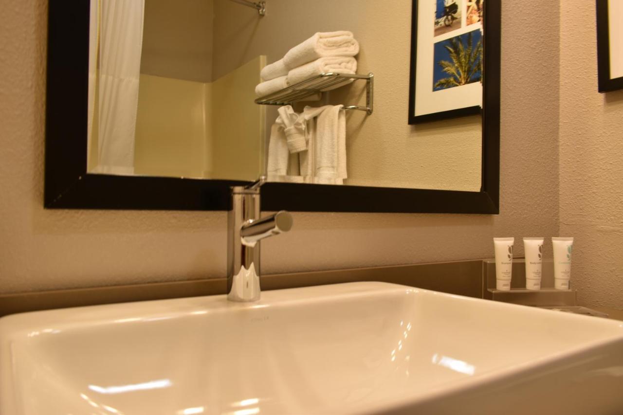 King Suite with Spa Bath - Non-Smoking