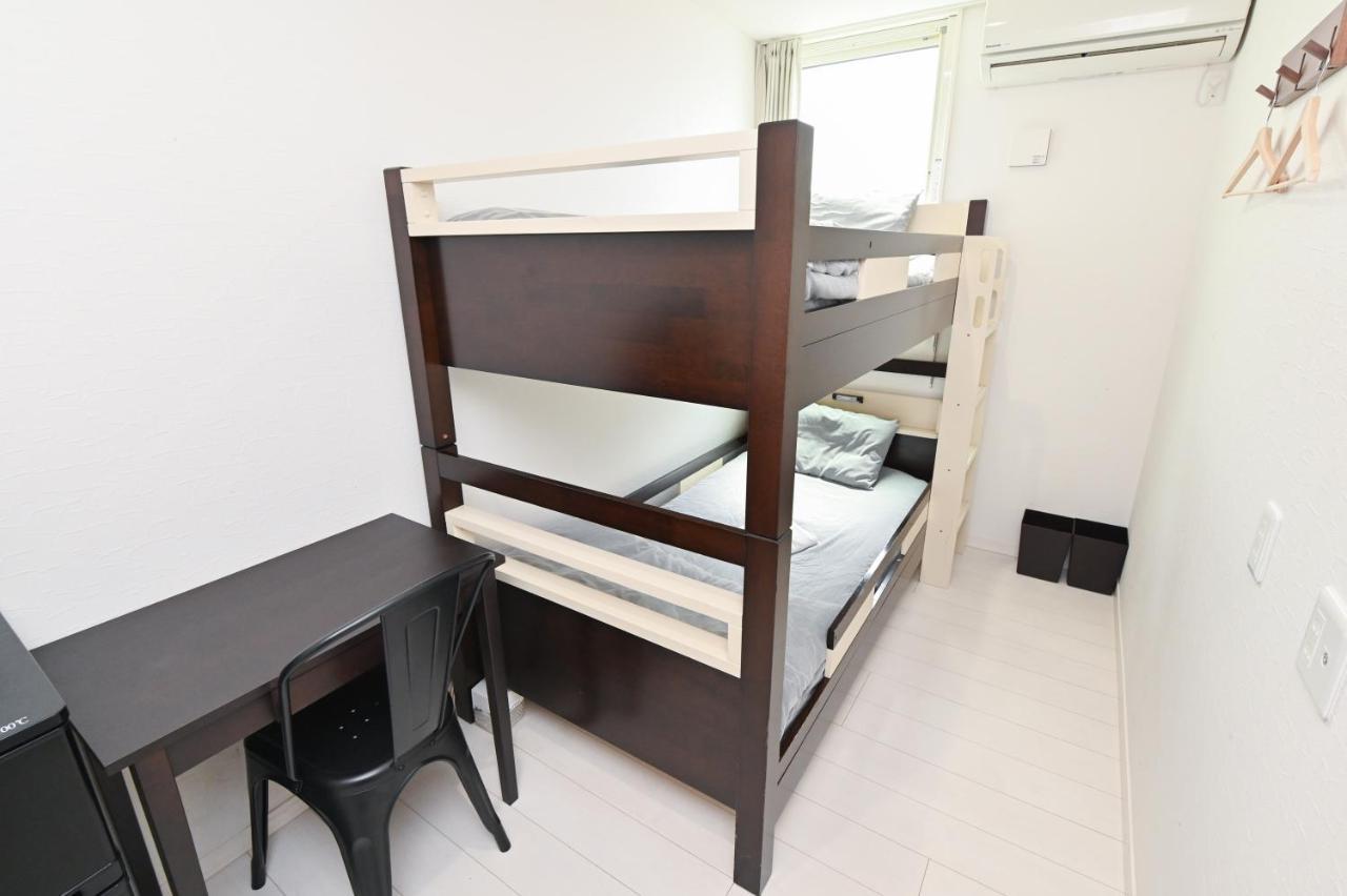 Standard Twin Room with Shared Bathroom