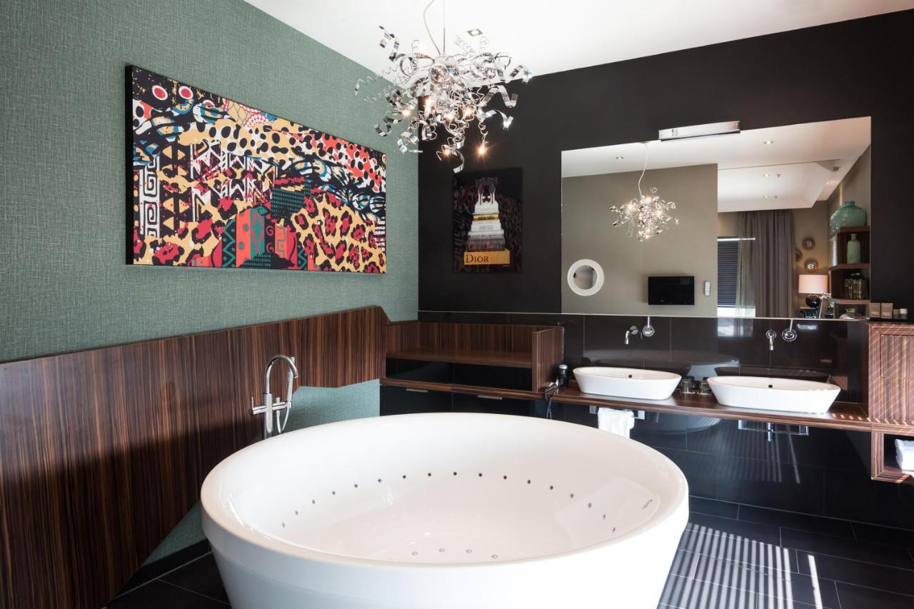King Suite Spa Bath