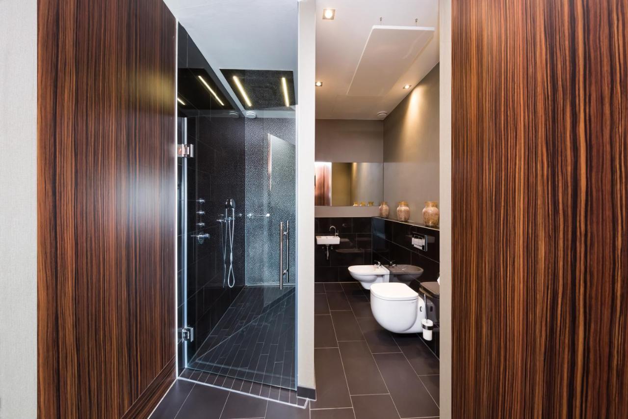 King Suite Spa Bath