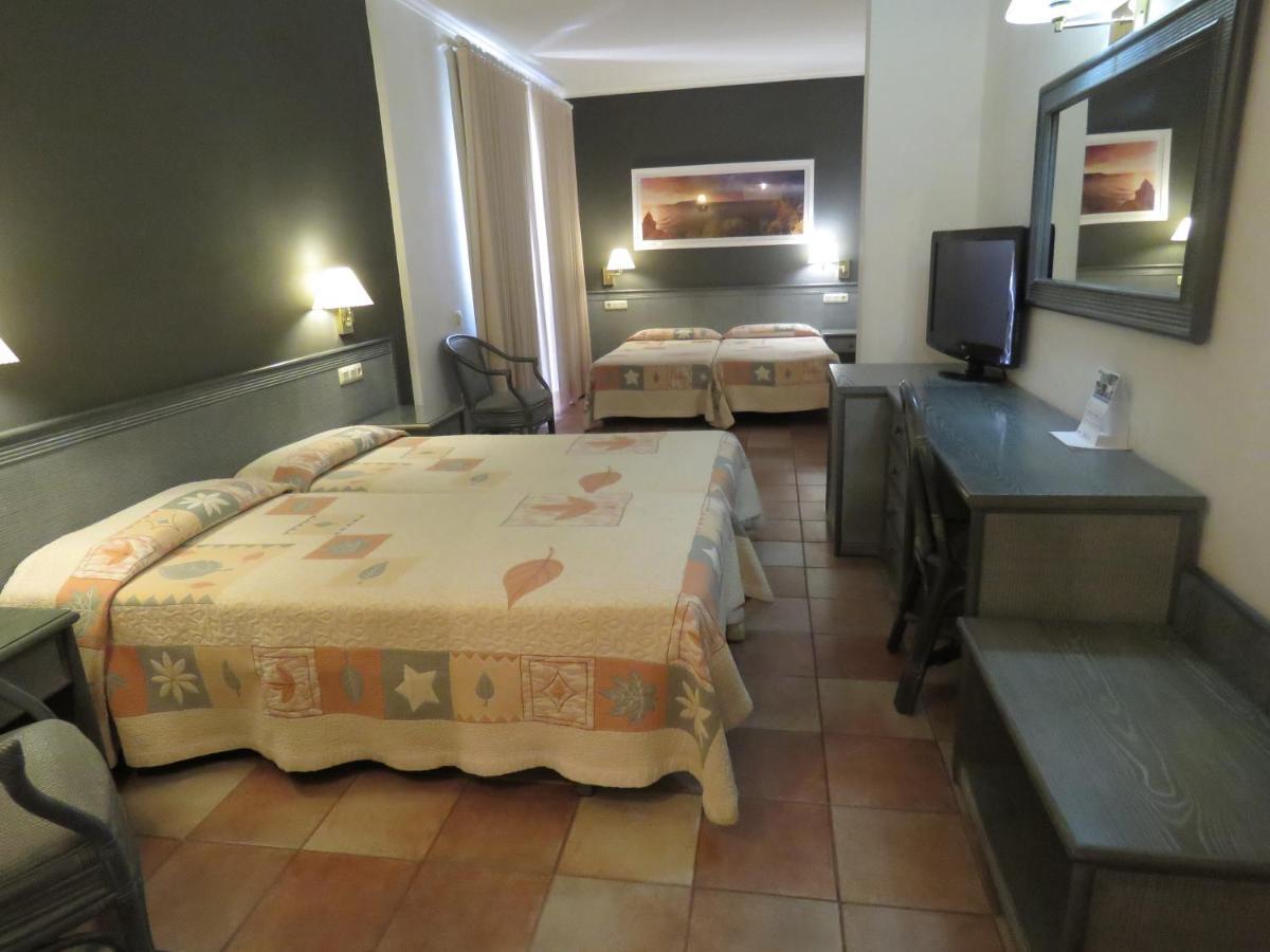 Family Room,1589415298:JPEG