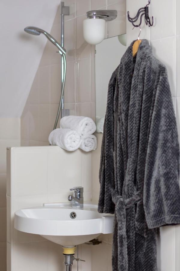 Tweepersoonskamer met 1 of 2 Bedden en Eigen Externe Badkamer