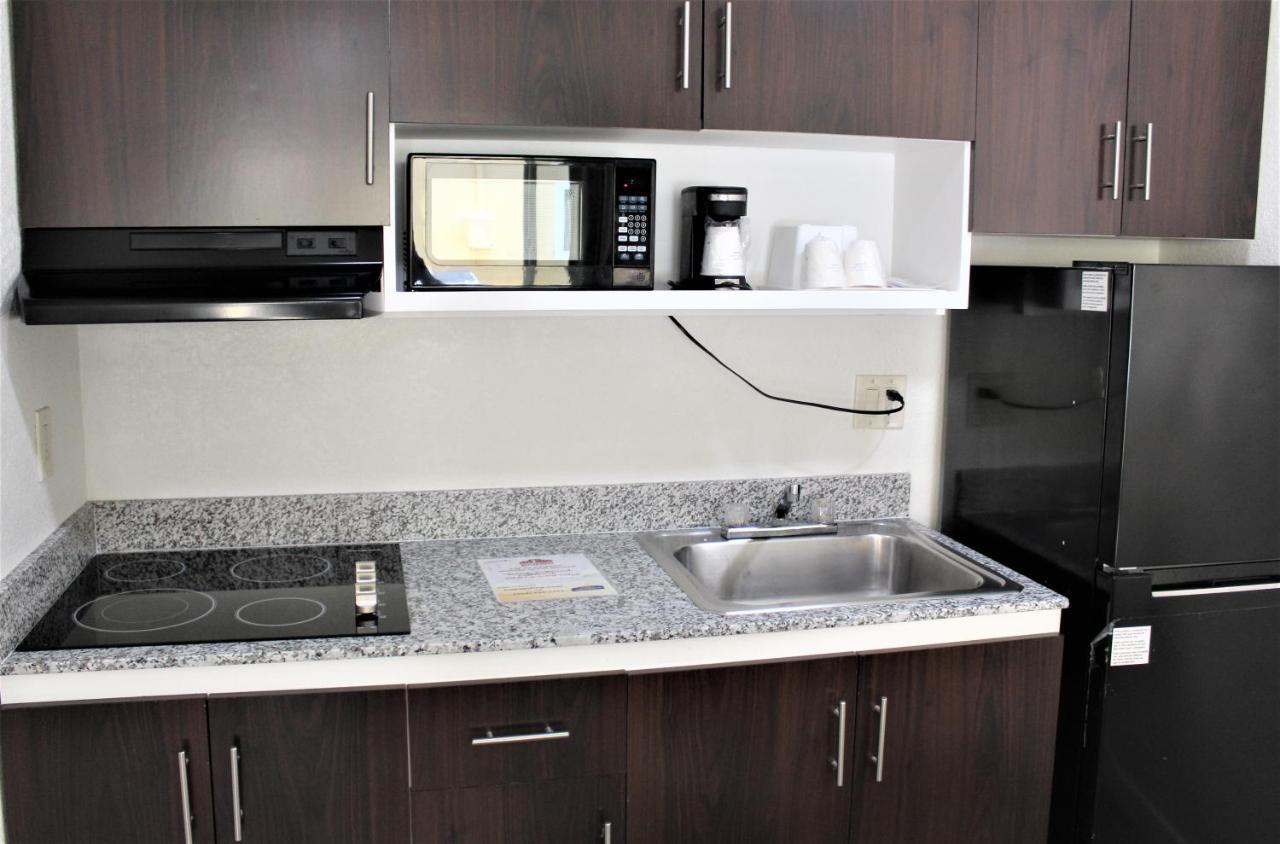 Studio Suite Two Double Beds with Sofabed and Kitchen - Non-Smoking