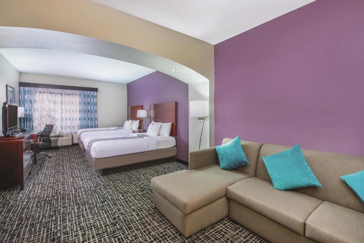 Deluxe Suite with Two Queen Beds - Non-Smoking