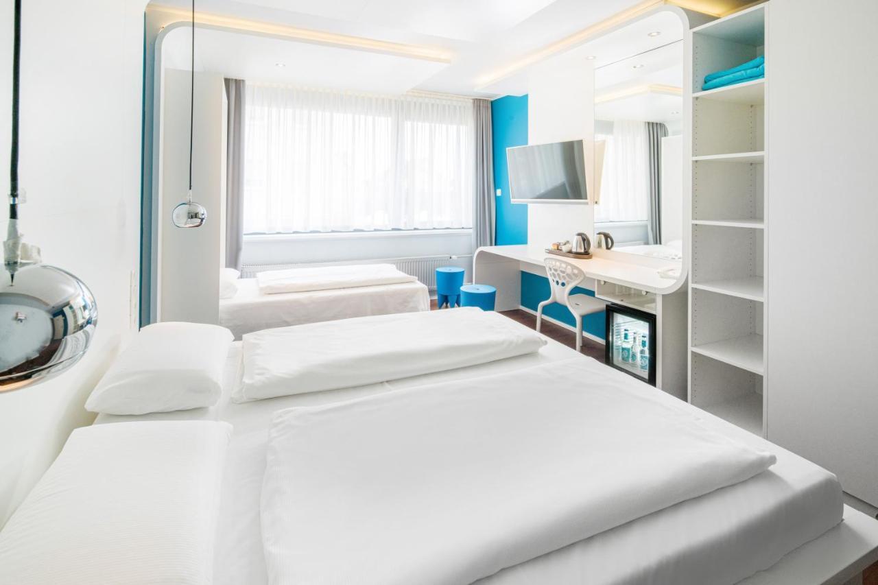Dreibettzimmer mit Badewanne