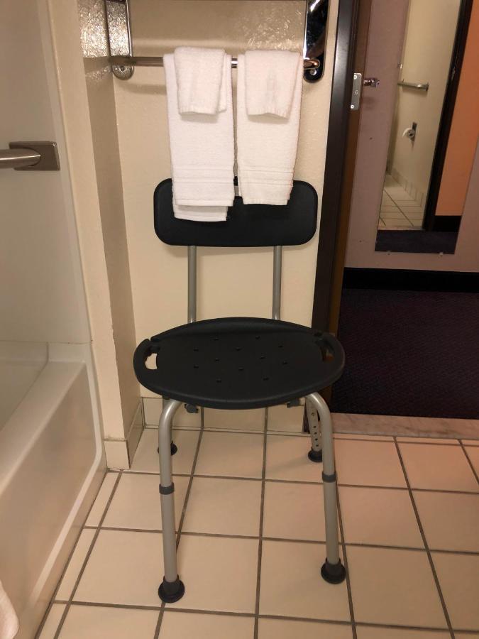 Queen Room - Mobility Access/Non-Smoking
