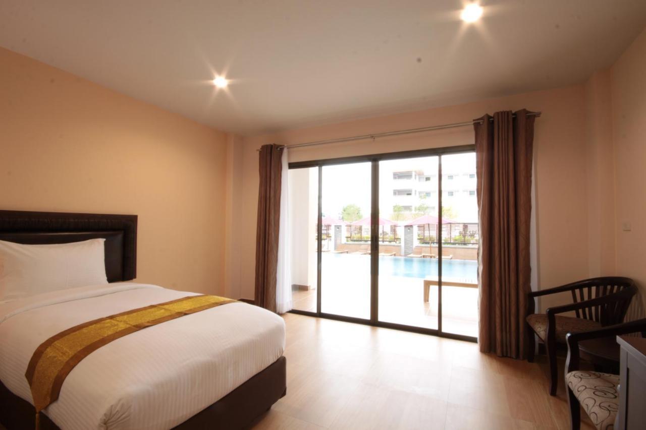 Triple Room with Pool View