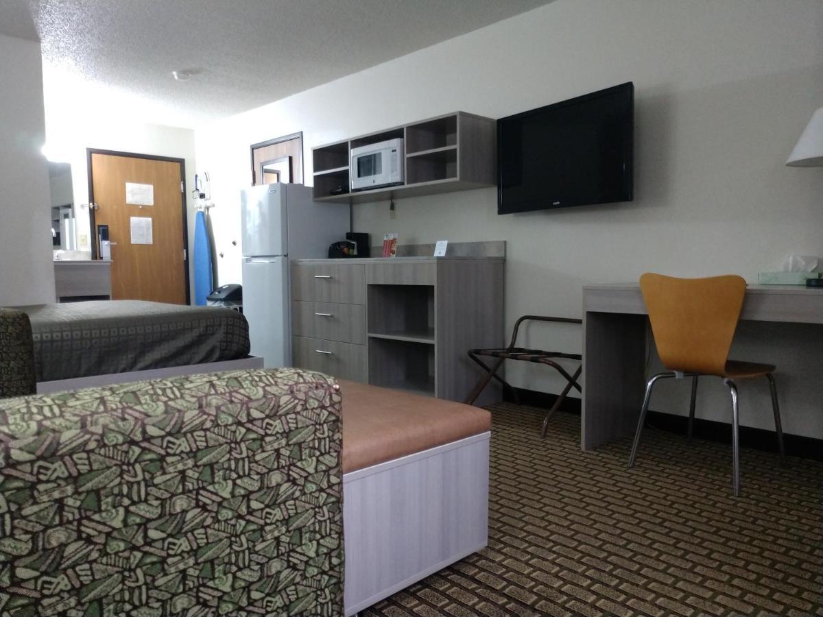 Queen Bed - Annex Building