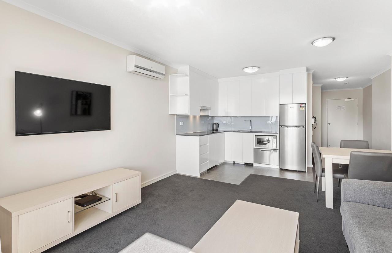 One-Bedroom Apartment with Walk in Shower
