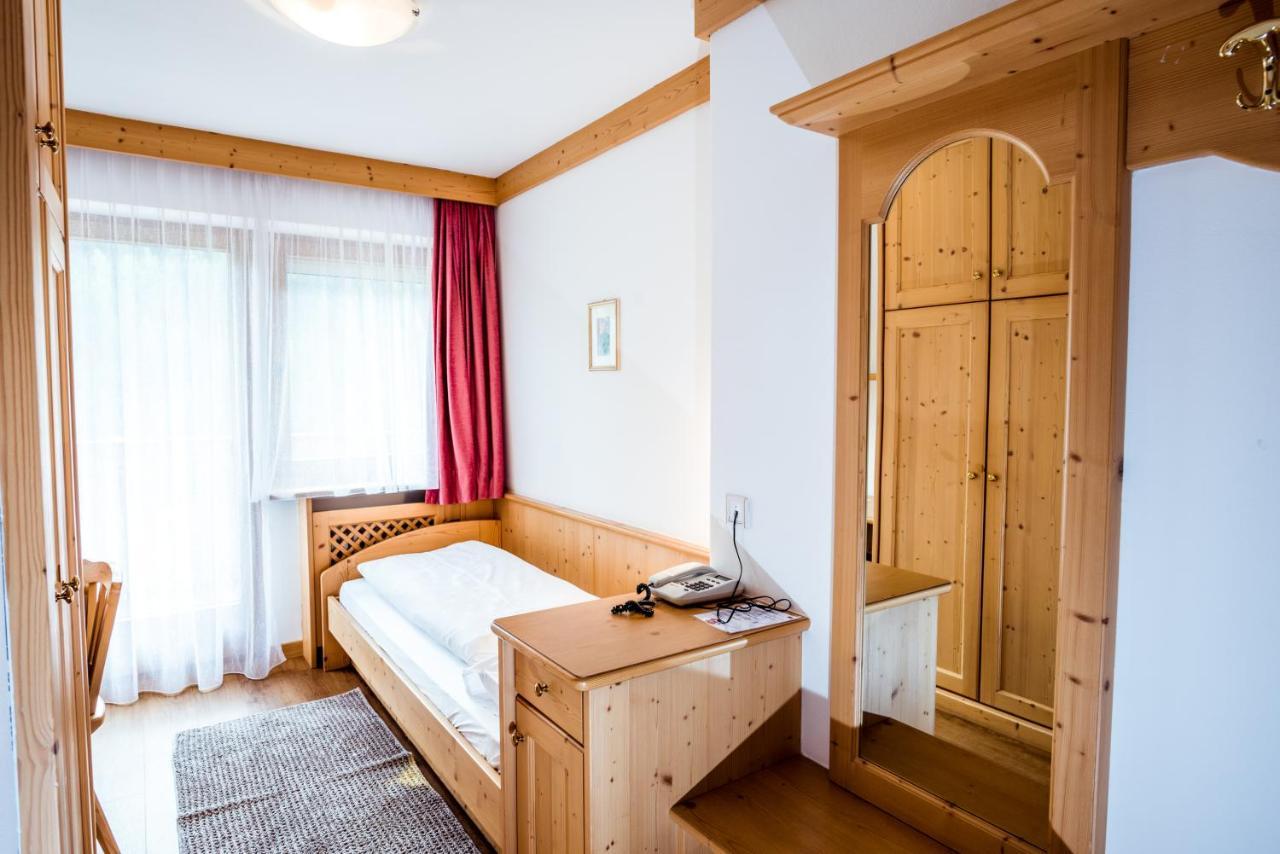 Einzelzimmer mit Balkon