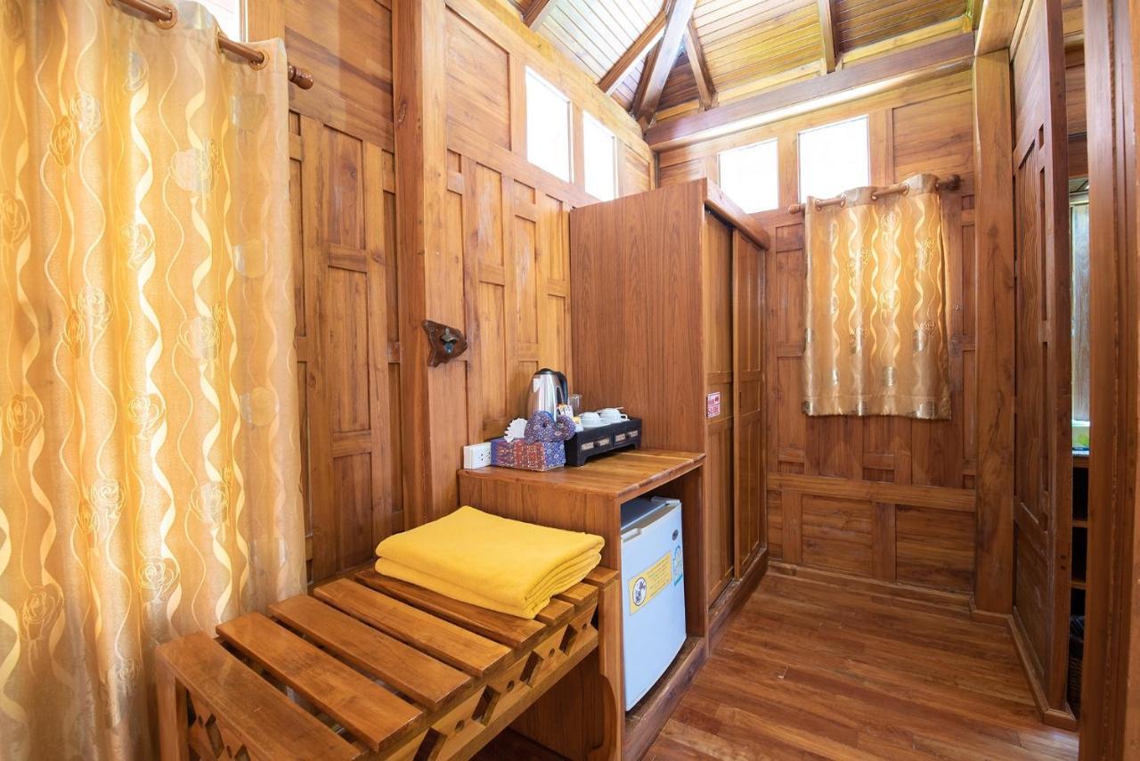 Front Side Deluxe Villa Transfer to Tonsai Pier,998521875:JPEG