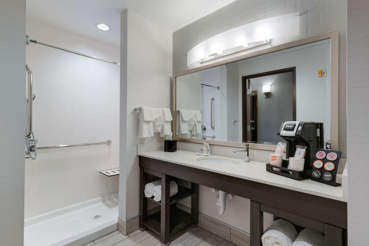 King Suite - Accessible/Non-Smoking