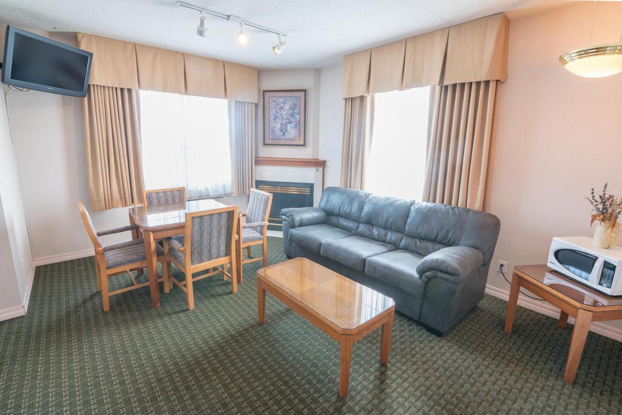 Luxury King Suite - Non-Smoking