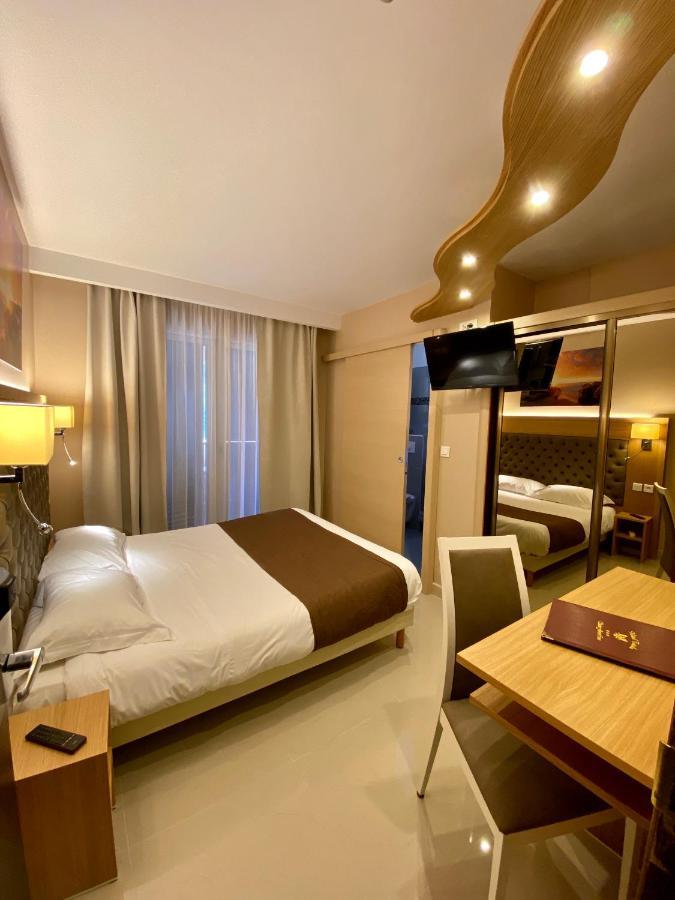 Chambre Double avec Balcon - Vue sur Rue