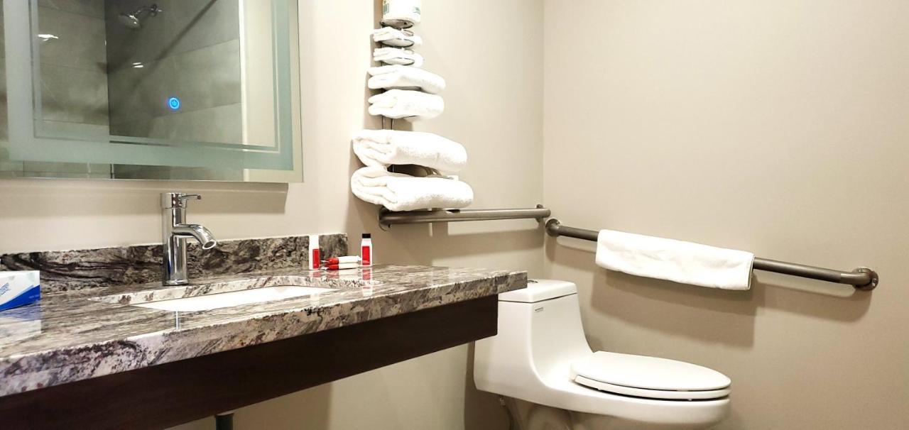 King Suite - Mobility Access/Non-Smoking