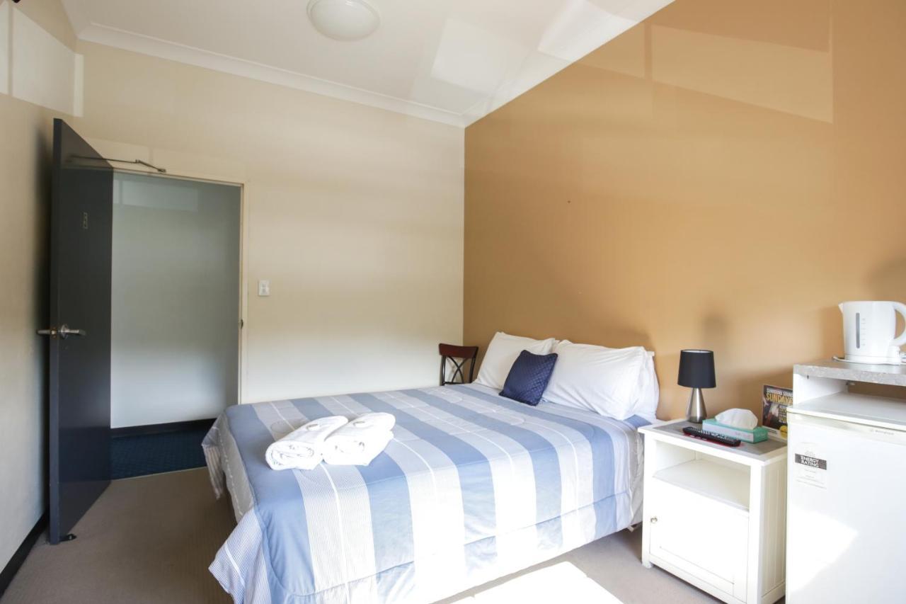 Standard Queen Room with Shared Bathroom