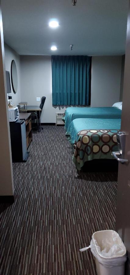 Deluxe Double Room with Two Double Beds - Non-Smoking