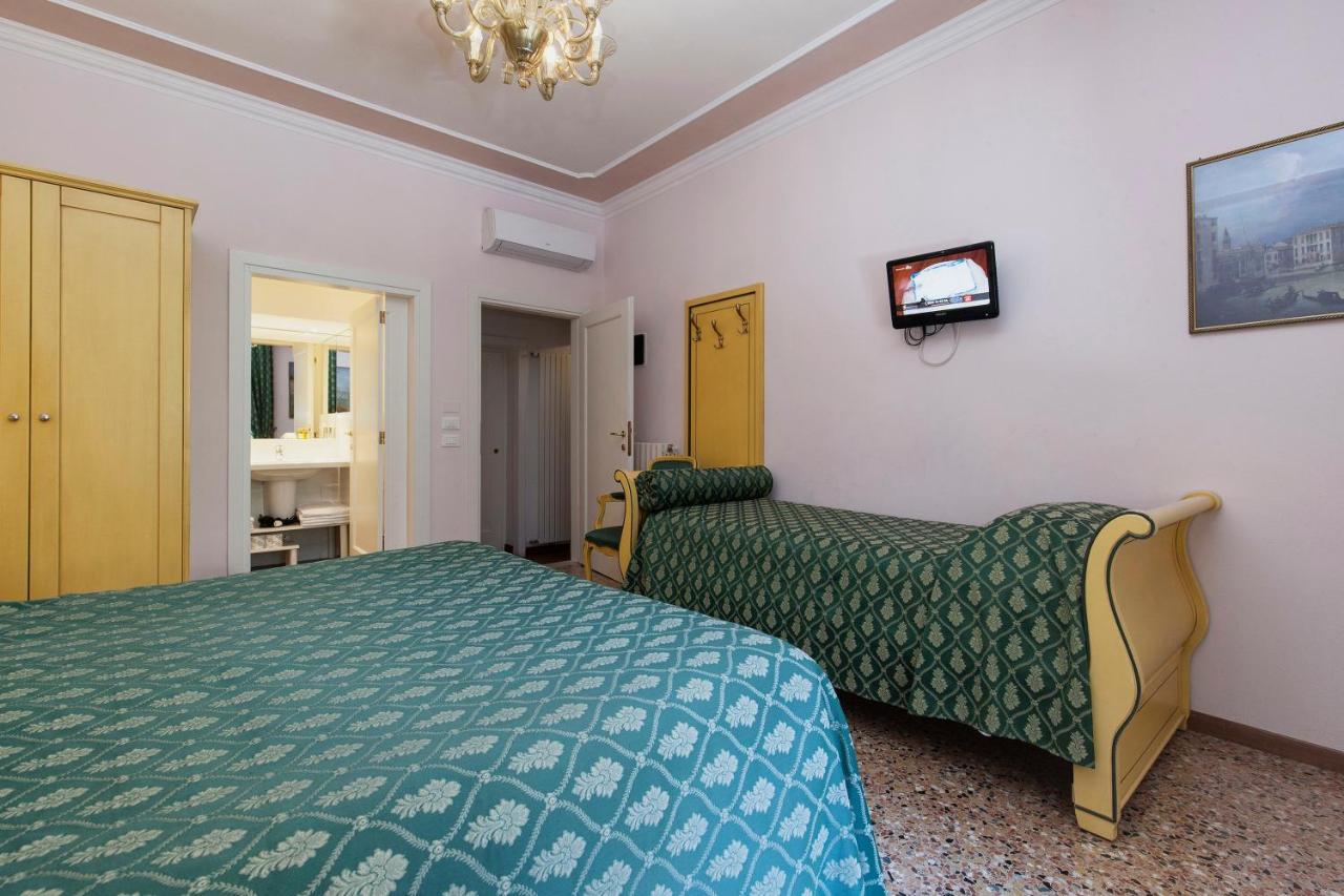 Triple Room,999635355:JPEG