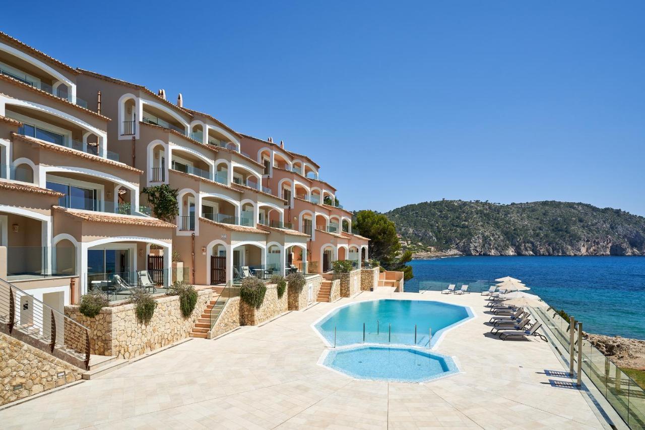 Suite with Sea and Pool View