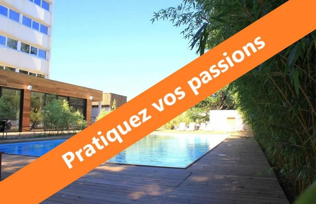 Hotel C Suites Chambres Spacieuses-1
