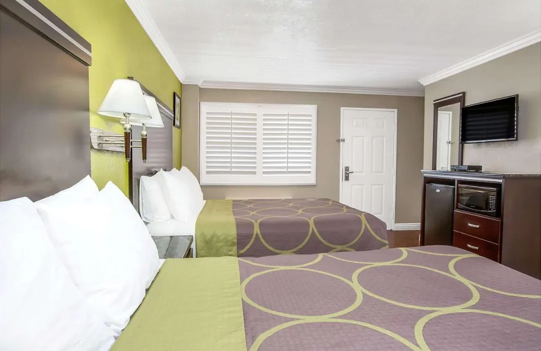Super 8 By Wyndham Inglewood/Lax/La Airport-1