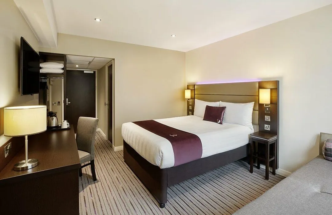 Premier Inn Staines Upon Thames-1