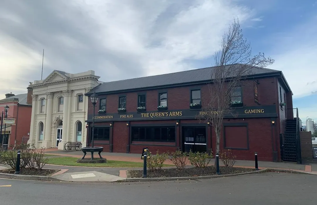 Queens Arms Hotel-1