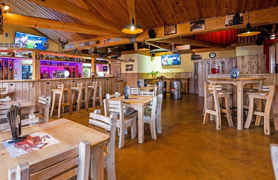 Roadcamp - American Motel & Sportsbar-1