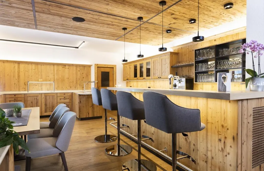 Hotel Garni Tirol-1