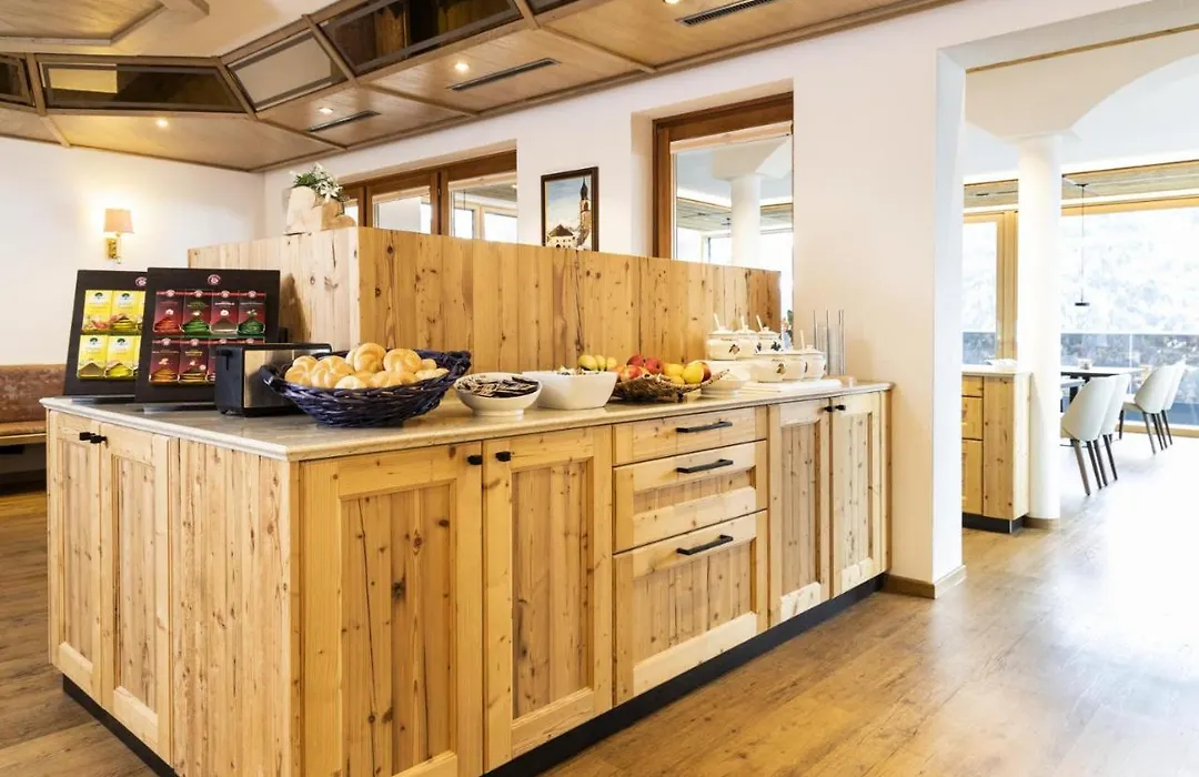 Hotel Garni Tirol-1