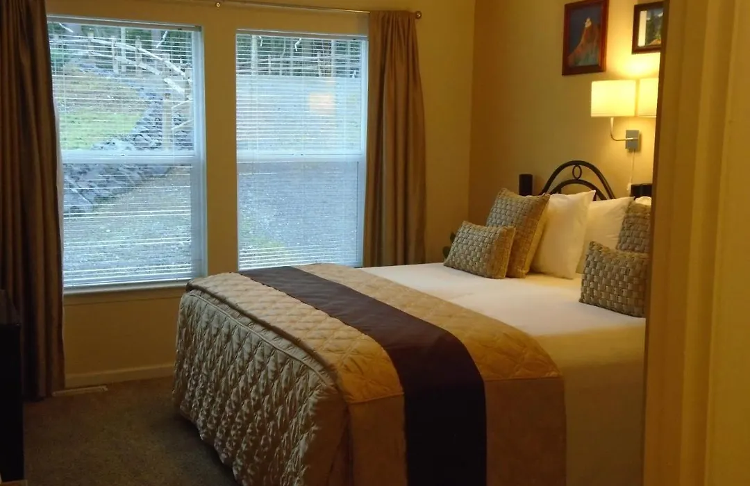 Amber Lights Bed And Breakfast (Adults Only)-1