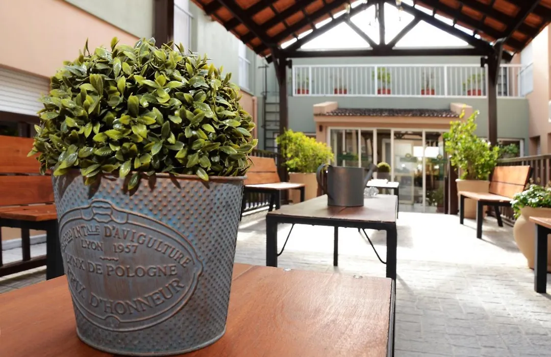 Hotel Leoncia-1